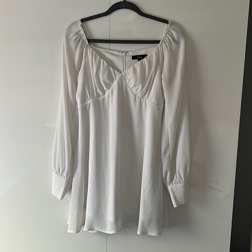 Bright white lulus long sleeve mini dress. Size Lg